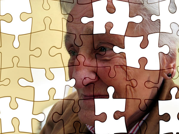 Blog - Demenca - tihi ubijalec možganov - Na sliki je simbolično pokazano, kako pri starejšem izgleda demenca. Kot da manjkajo delčki sestavljanke.
